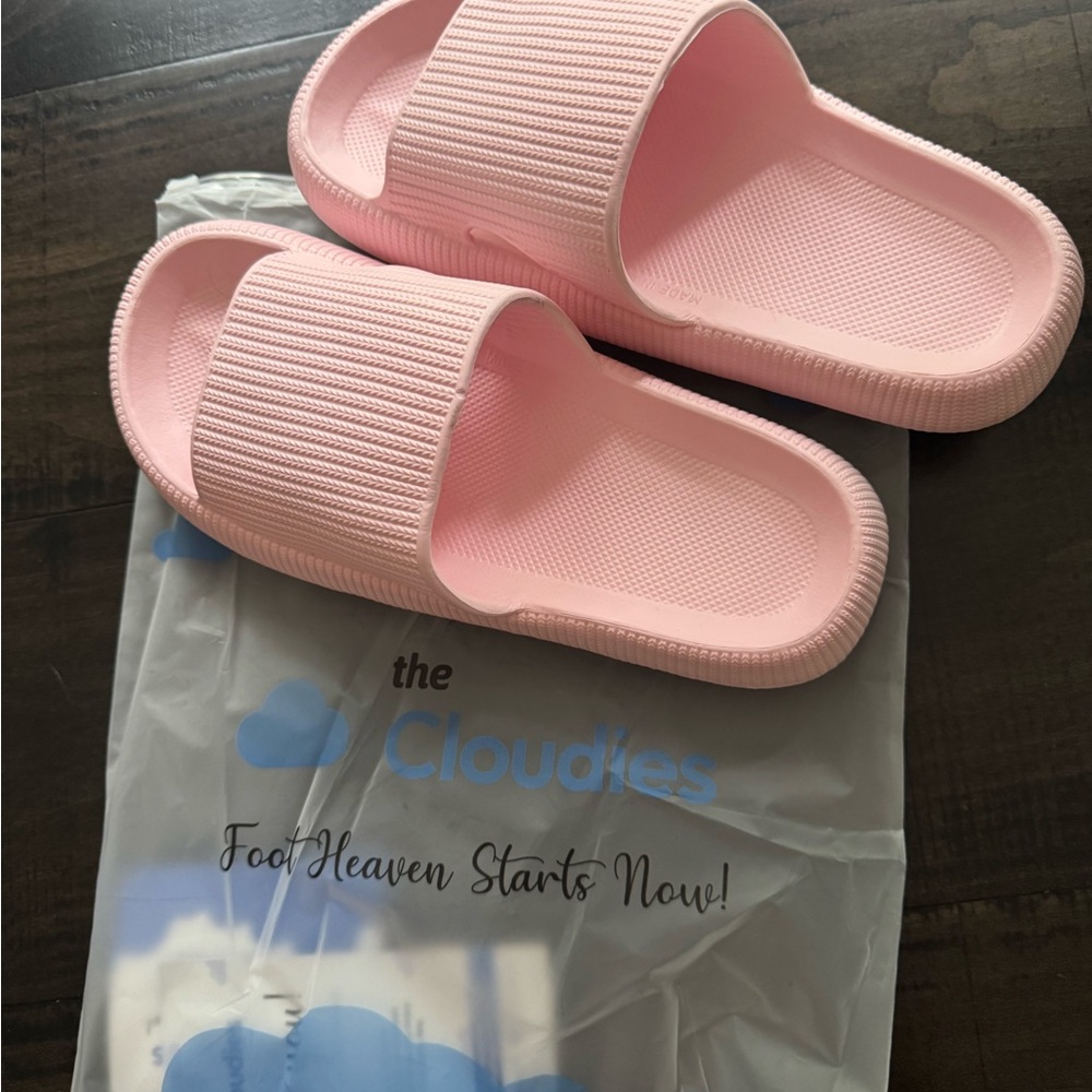 Pink Cloudies slides, size 10